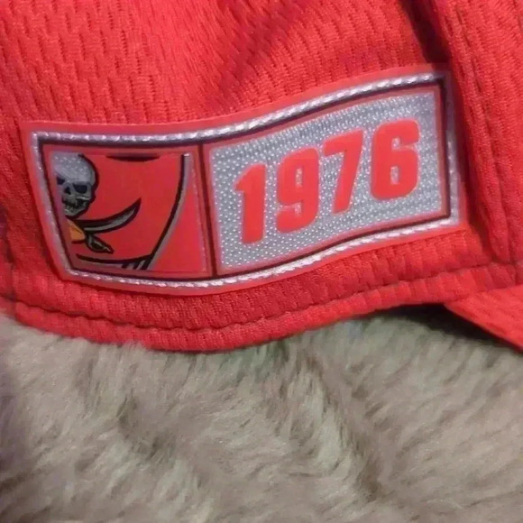 NFL New Era Tampa Bay Buccaneers hat, small-medium, red and black - Picture 3 of 7